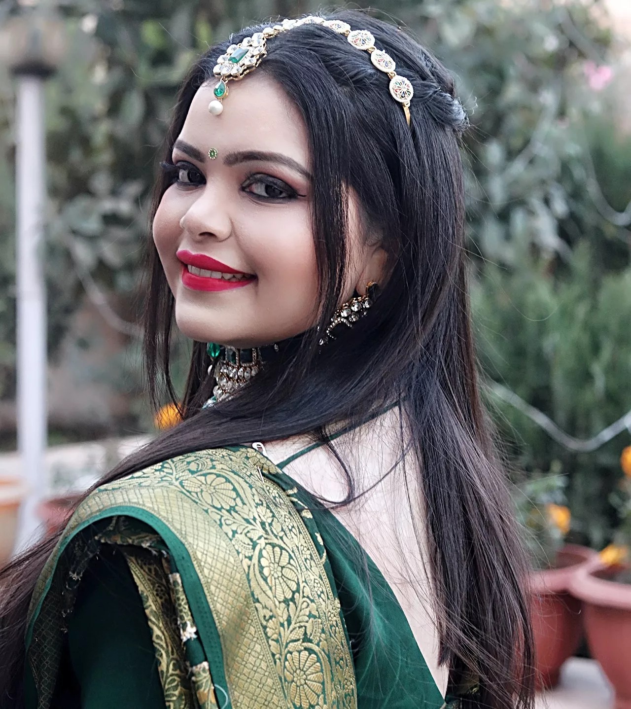 Indian woman showcasing flawless bridal makeup at Tanu's Salon Dé Beauté